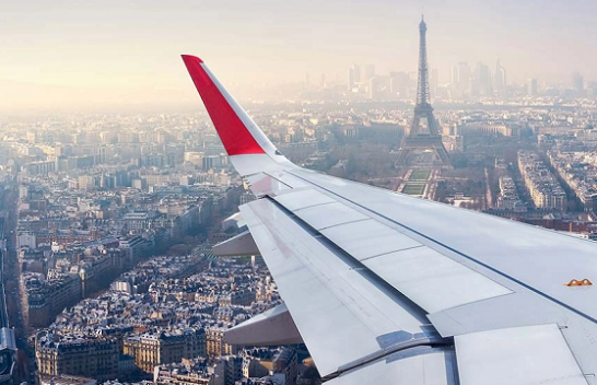Pse krahët e aeroplanit shpesh kanë shirit ngjitës?