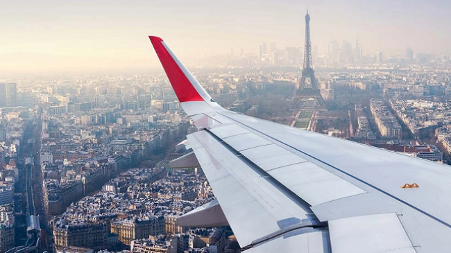 Pse krahët e aeroplanit shpesh kanë shirit ngjitës?