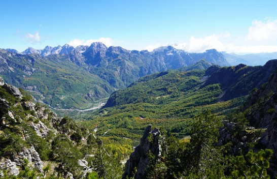 'Verë' në vjeshtë – Javë me diell në Shqipëri