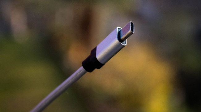 BE jep miratimin përfundimtar, nga 2024 të gjitha pajisjet elektronike do të kenë një portë mbushëse