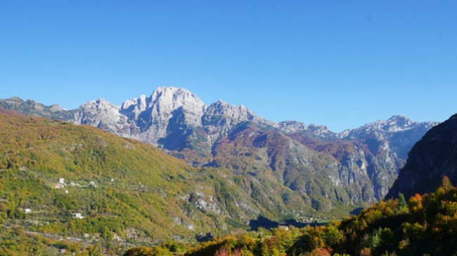 Diell dhe ngrohtë në Shqipëri