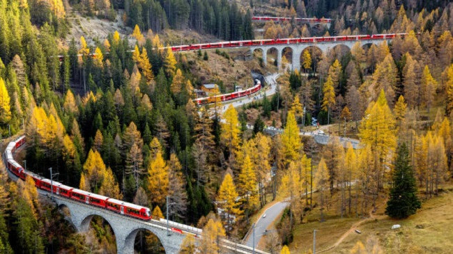 Treni më i gjatë i pasagjerëve udhëtoi në Alpet zvicerane