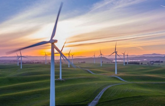 IEA: 2 trilion dollarë do të investohet në energji të pastër deri në vitin 2030
