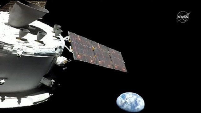 NASA publikon foton e Tokës të shkrepur nga rruga drejt Hënës