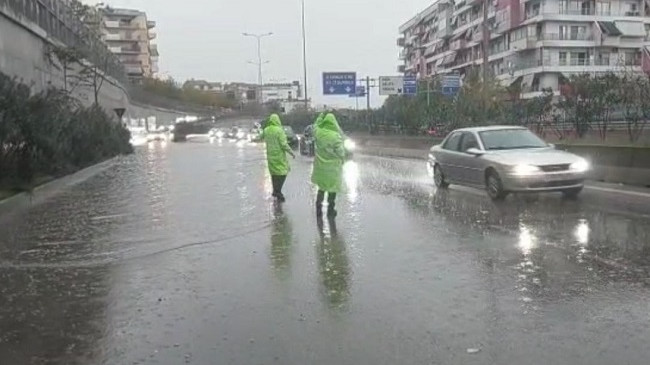 Stuhi e reshje shiu në Shqipëri, Policia apel shoferëve: Kujdes me shpejtësinë!