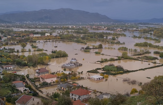 Stuhi shiu e reshje bore në Shqipëri