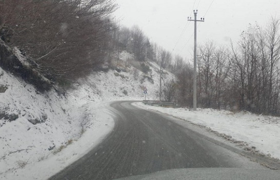 Zbardhet juglindja e Shqipërisë: Voskopoja dhe Dardha mbulohen nga bora
