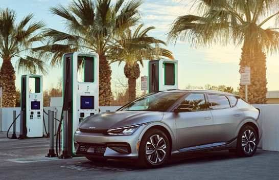 Sondazh: Australianët dhe kanadezët preferojnë vetura elektrike, amerikanët ende me benzinë