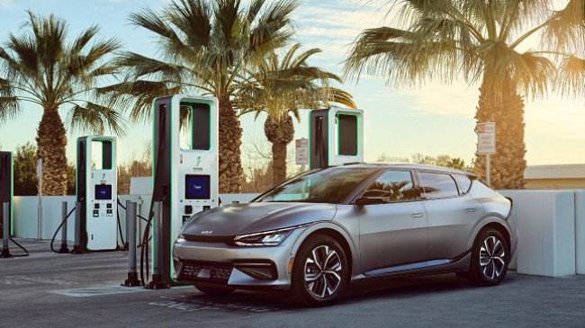 Sondazh: Australianët dhe kanadezët preferojnë vetura elektrike, amerikanët ende me benzinë