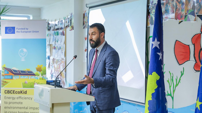 Inagurohet projekti për instalimin e paneleve diellore në katër institucionet arsimore publike në Ferizaj
