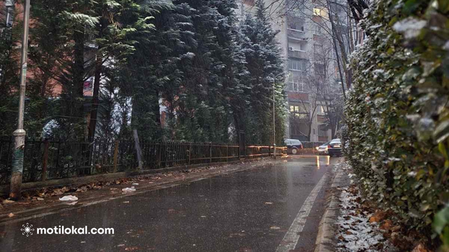 Dimri po troket, bie borë në Kosovë