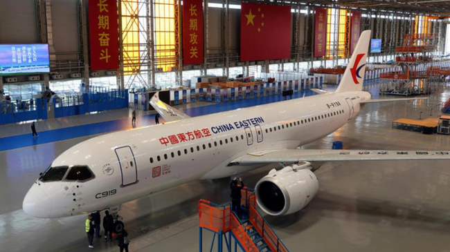 Kina prodhon avionin e parë për pasagjerë