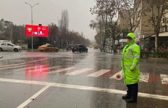 Stuhi në Shqipëri, Policia apel shoferëve: Bëni kujdes