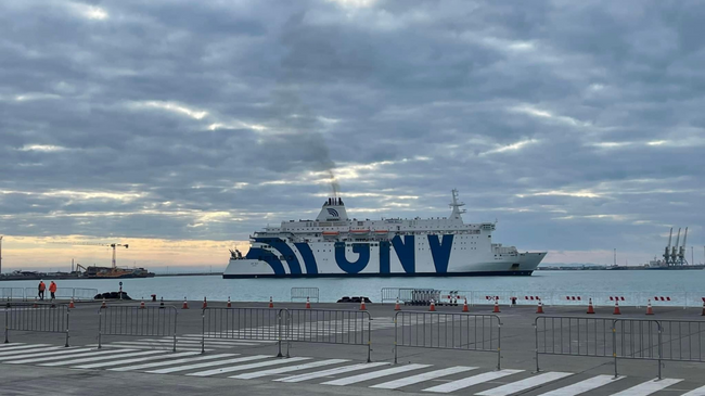 Pezullohet nisja e trageteve të linjës Durrës-Bari-Durrës për shkak të motit të ligë