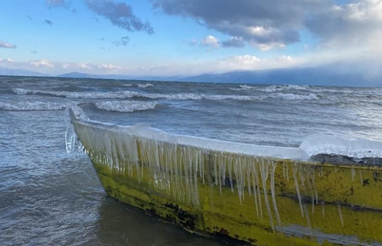 Fotografi mahnitëse të akullit në Pogradec