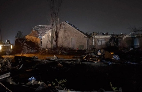 Tornadot godasin SHBA-në, dhjetëra ndërtesa të shkatërruara