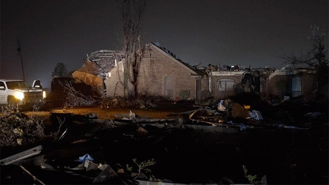 Tornadot godasin SHBA-në, dhjetëra ndërtesa të shkatërruara