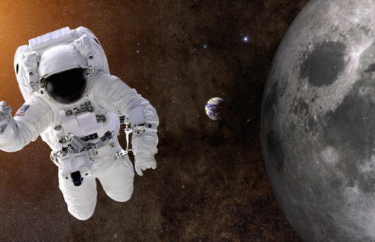 NASA do të dërgojë astronautë në një udhëtim rreth hënës në fund të vitit 2024