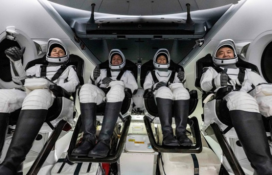 Katër astronautë të SpaceX kthehen në Tokë pas misionit 6-mujor