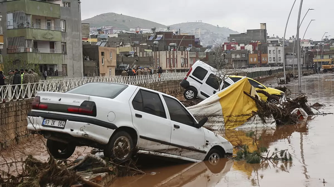 Turqi, përmbyten zonat e prekura nga tërmeti, humbin jetën 14 persona