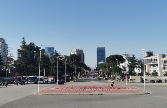 Java nis me temperatura pranverore në Shqipëri