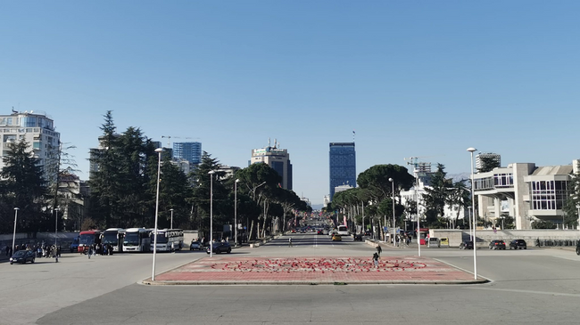 Java nis me temperatura pranverore në Shqipëri