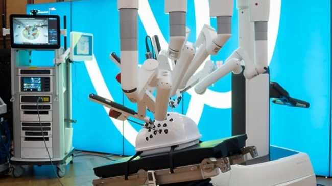 Vjenë: Robotët do të zëvendësojnë pjesërisht kirurgët, së shpejti operacioni i parë robotik