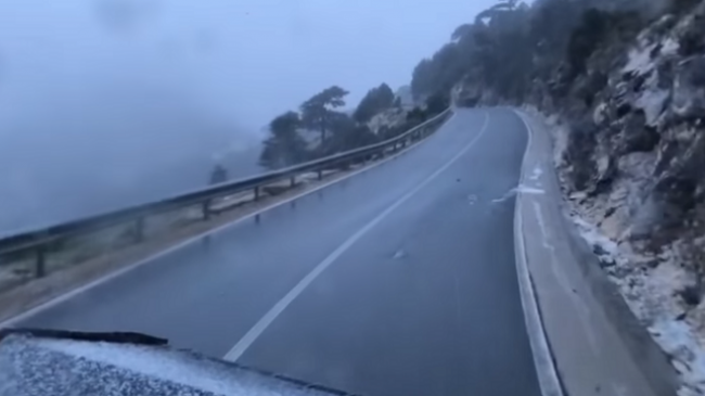 Borë, mjegull në Llogara të Shqipërisë