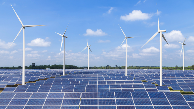Ember: Era dhe dielli tani furnizojnë 12% të energjisë elektrike në botë