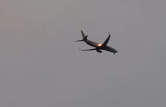 Shpendët goditën motorin, aeroplani me pasagjerë përfshihet nga flakët në fluturim