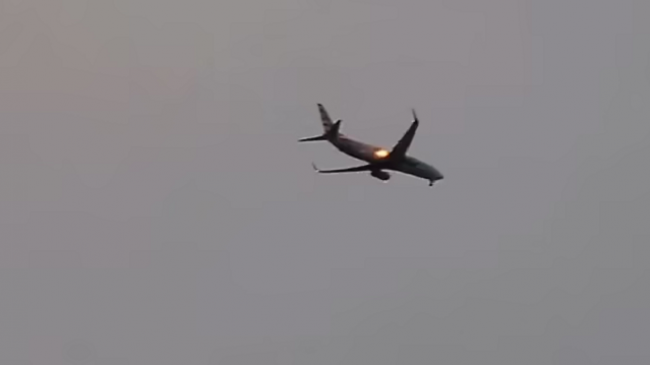 Shpendët goditën motorin, aeroplani me pasagjerë përfshihet nga flakët në fluturim