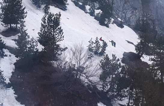 Shpëtohen me helikopter tre turistë çekë të bllokuar në malin e Jezercës