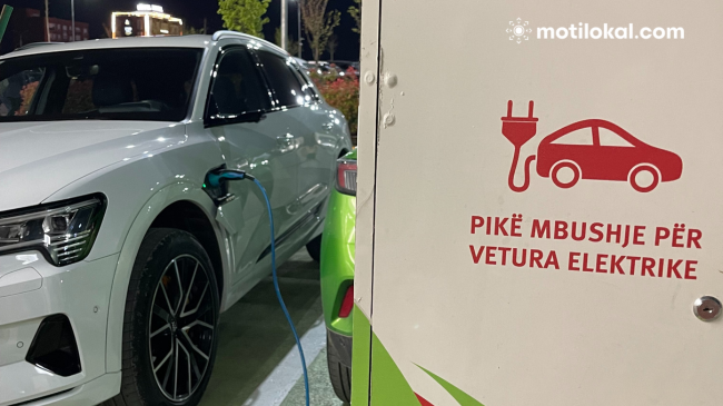 Kosova ende pa Ligj për veturat elektrike, vazhdon të paguhet njëjtë regjistrimi, dogana si ato me djegie
