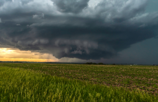 Më shumë se 40 milionë amerikanë të ekspozuar ndaj kushteve ekstreme të motit: tornado, përmbytje dhe breshër