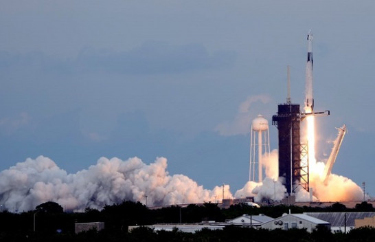 Astronautët sauditë mbërrin me sukses në Stacionin Hapësinor