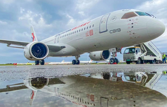Aeroplani i pasagjerëve C919 'Made in China' kryen fluturimin e parë