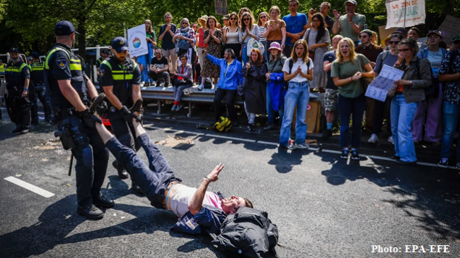 Policia arreston 1500 aktivistë të klimës në Holandë