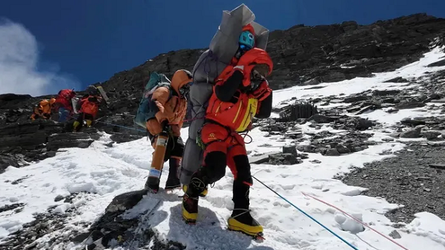 Guida nepaleze shpëton një alpinist si rrallëherë në 'zonën e vdekjes' në Everest