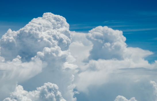 Çfarë janë retë kumulonimbus dhe si formohen?