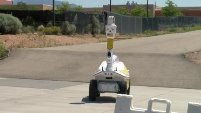 Një shkollë në Amerikë teston rojën e sigurisë robotike