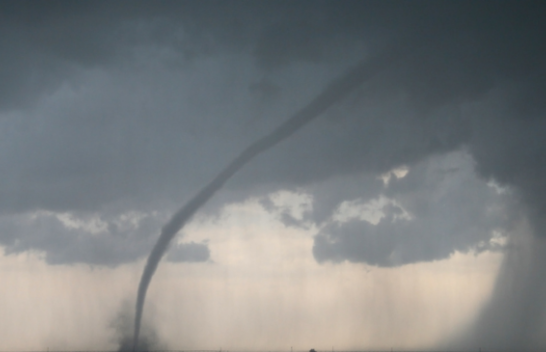Pamje dramatike nga Italia/ ‘Çmendet’ moti, tornado merr gjithçka përpara/ VIDEO