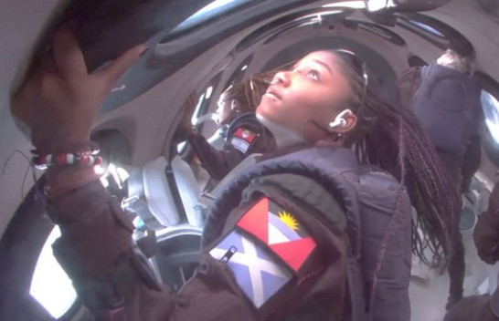 Fluturimi i parë komercial: Virgin Galactic dërgoi me sukses turistët e parë në hapësirë