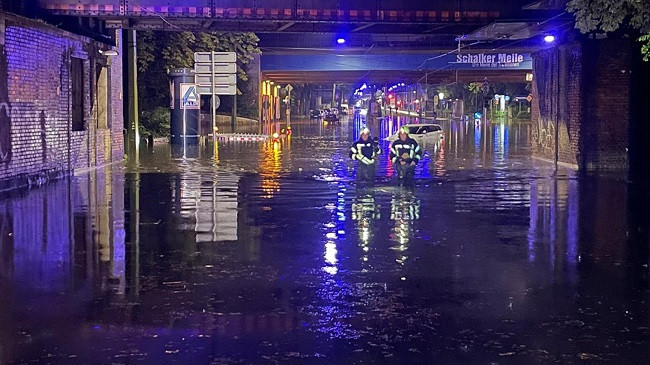 Stuhi e mijëra rrufe! Moti i ligë kaplon Gjermaninë