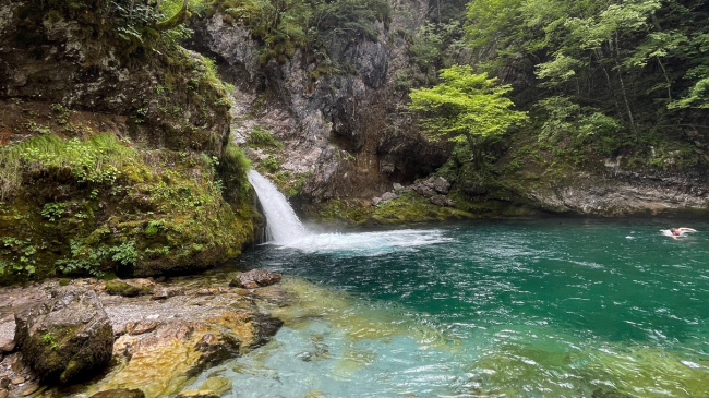 Magjia e Syrit të Kaltër në Theth - një pamje e mahnitshme e bukurisë së Alpeve Shqiptare/ FOTO