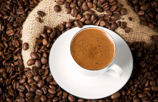 PIJA E PREFERUAR/ A e dini se çfarë ndodh me trupin tuaj nëse pini kafe çdo ditë?