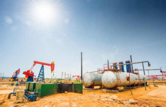 Agjencia Ndërkombëtare e Energjisë: Prodhimi global i naftës u rrit me 27 për qind