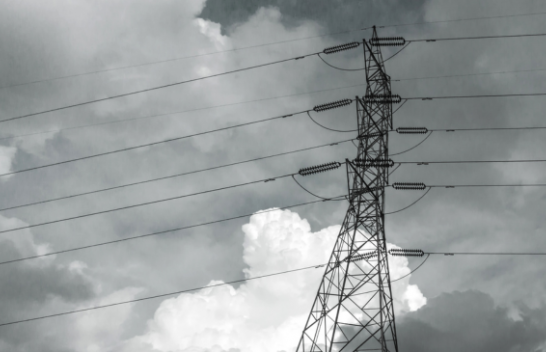 Dhjetëra fshatra pa energji elektrike në juglindje të Shqipërisë nga moti i ligë