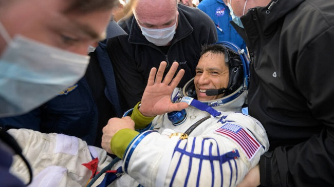 Pasi theu rekord të qëndrimit në hapësirë, astronaut i NASA-s kthehet në Tokë