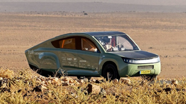 SUV-i i parë diellor off-road në botë realizon xhiron e tij të parë