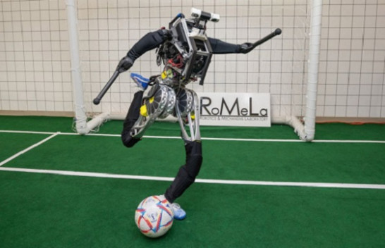 Ky robot cilësohet si futbollisti i së ardhmes! Është për të qeshur keq